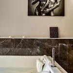 Les De Laure - O Lit Divin, Instant De Volupte, Balneo Sauna, Climatisation, Netflix, 160m De La Cite Medievale