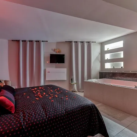 Les De Laure - O Lit Divin, Instant De Volupte, Balneo Sauna, Climatisation, Netflix, 160m De La Cite Medievale Daire