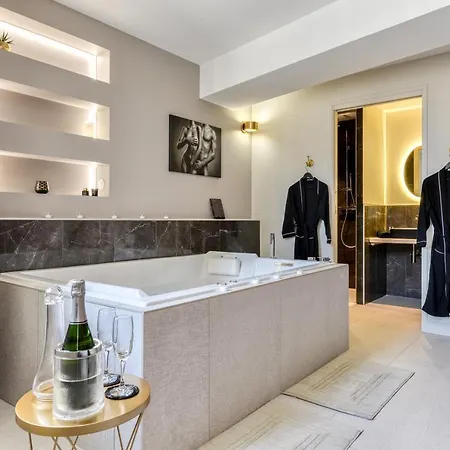 Les De Laure - O Lit Divin, Instant De Volupte, Balneo Sauna, Climatisation, Netflix, 160m De La Cite Medievale *