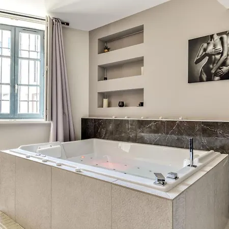 Les De Laure - O Lit Divin, Instant De Volupte, Balneo Sauna, Climatisation, Netflix, 160m De La Cite Medievale Apartment *