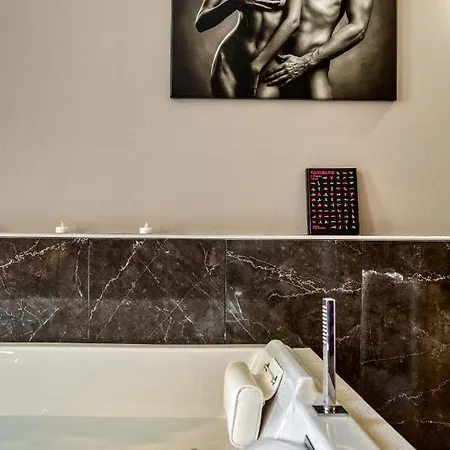 Les De Laure - O Lit Divin, Instant De Volupte, Balneo Sauna, Climatisation, Netflix, 160m De La Cite Medievale