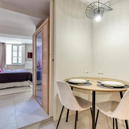 Les De Laure - O Lit Divin, Instant De Volupte, Balneo Sauna, Climatisation, Netflix, 160m De La Cite Medievale